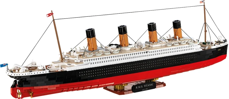 1686-rms-titanic-scene-back.webp